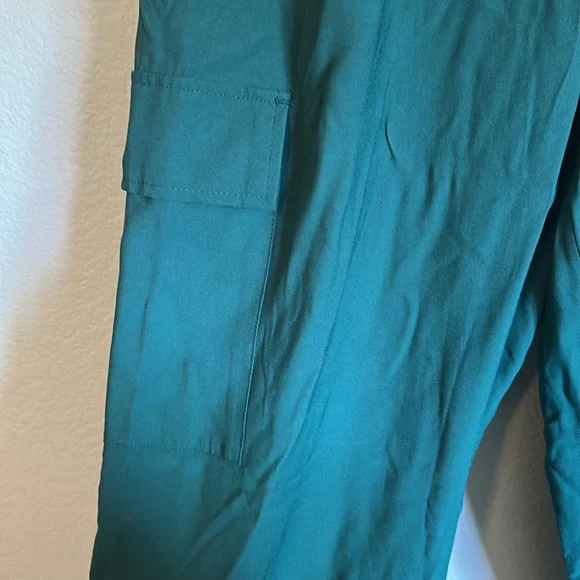 Women’s Green Cargo Dress Pants - Picture 2 of 5